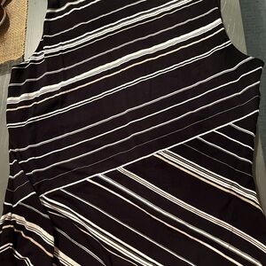 Chic Black and White Striped sleeveless top